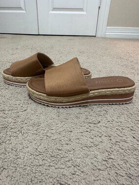 Journee Rosey Slide Sandal size 8.5 Light Brown